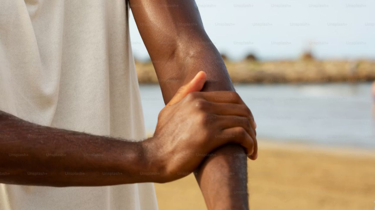 El estudio de la criminología a través del prisma psicológico del autoabrazo.