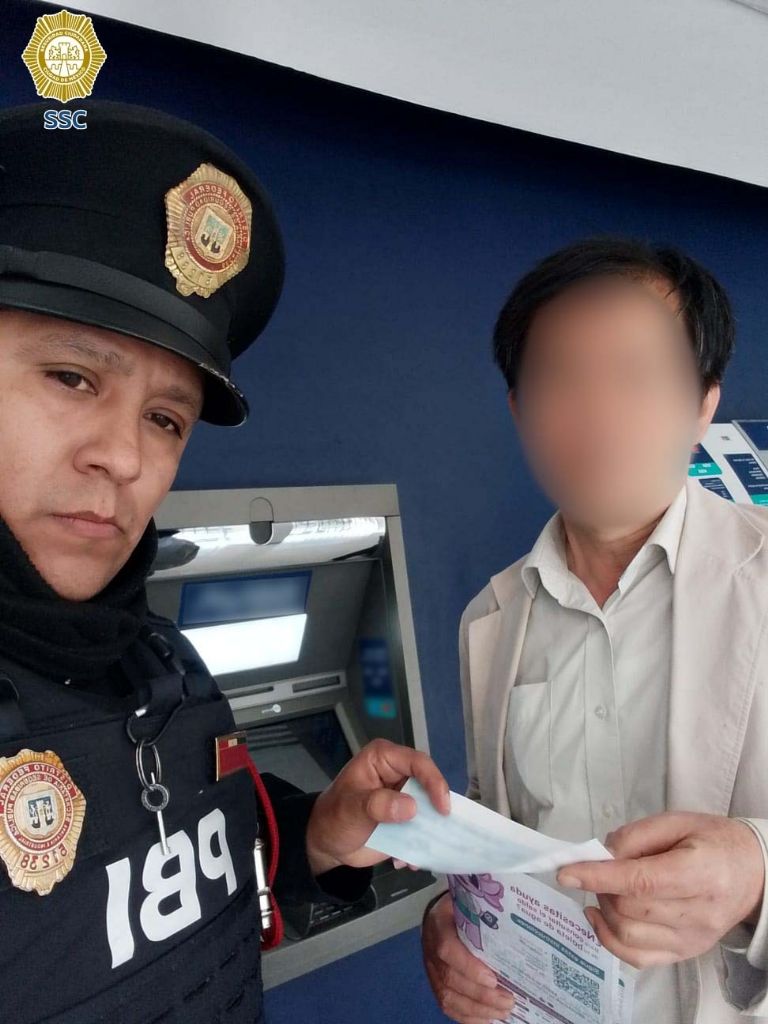 Agente honesto devolvió cheque perdido en cajero automático.