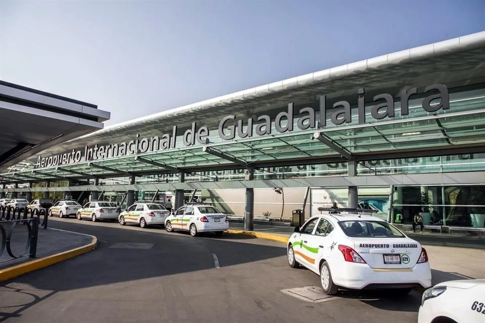 Cancelación de vuelos en Guadalajara y Puerto Vallarta.