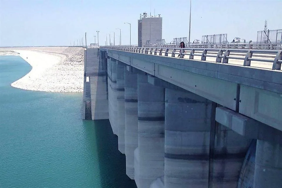 Johnson garantiza el abastecimiento hídrico estadounidense.