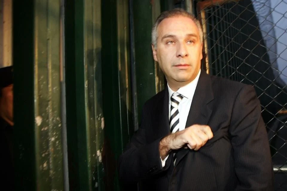 Detienen a Collado por delitos fiscales.