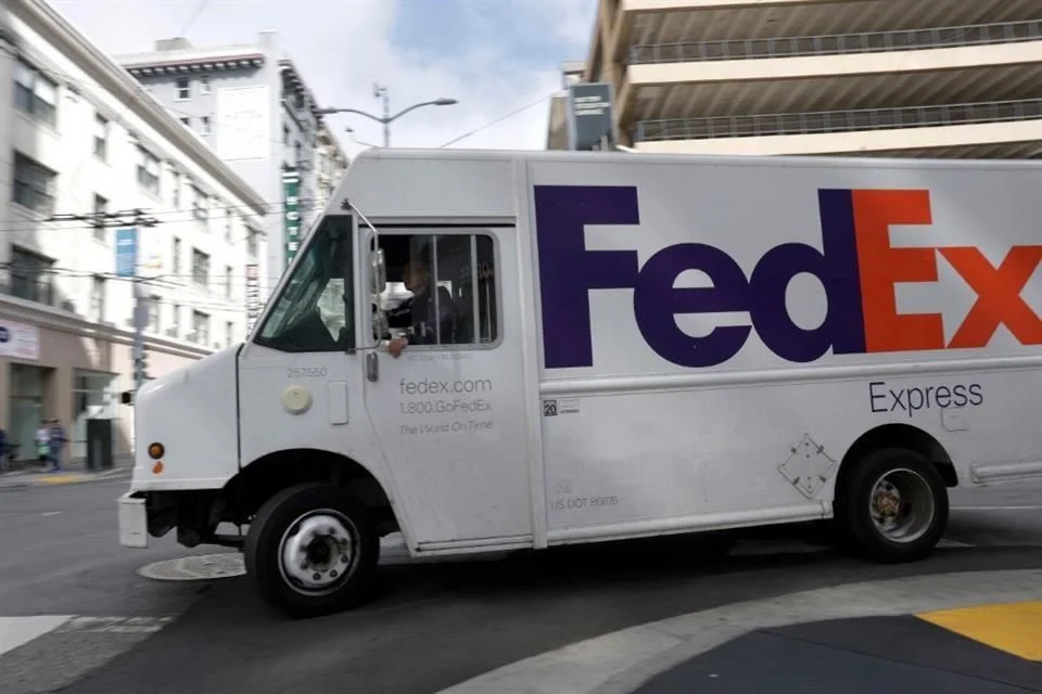 FedEx demanda a Trump por restitución de aranceles aduaneros.