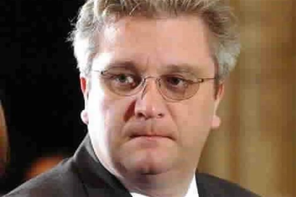 Príncipe belga admite relaciones personales con Epstein.