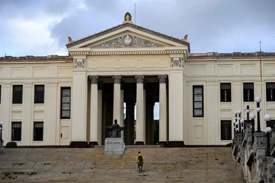 Universidades en Cuba suspenden clases por crisis eléctrica.