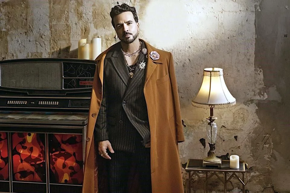 Luis Fonsi se adentra en la salsa.