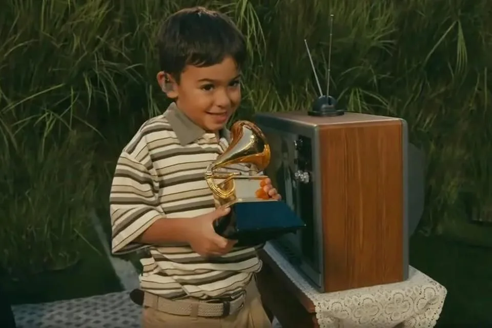 Identifican al niño del concierto de Bad Bunny.