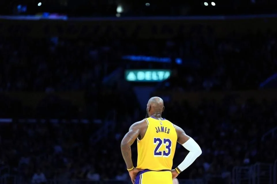 El récord de LeBron James de 21 años llega a su fin.