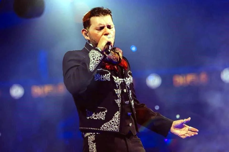 Emoción colectiva en honor real.