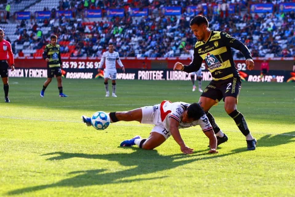 Los errores en la defensa le arrebataron el triunfo al Atlas frente a Pachuca.