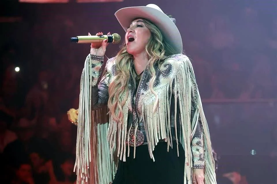 El escándalo de Alicia Villarreal sigue latente; la artista asegura poseer evidencia.