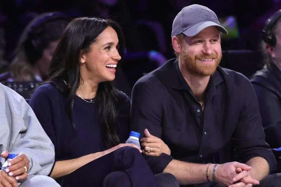 Meghan y Harry, espectadores en partido de la NBA