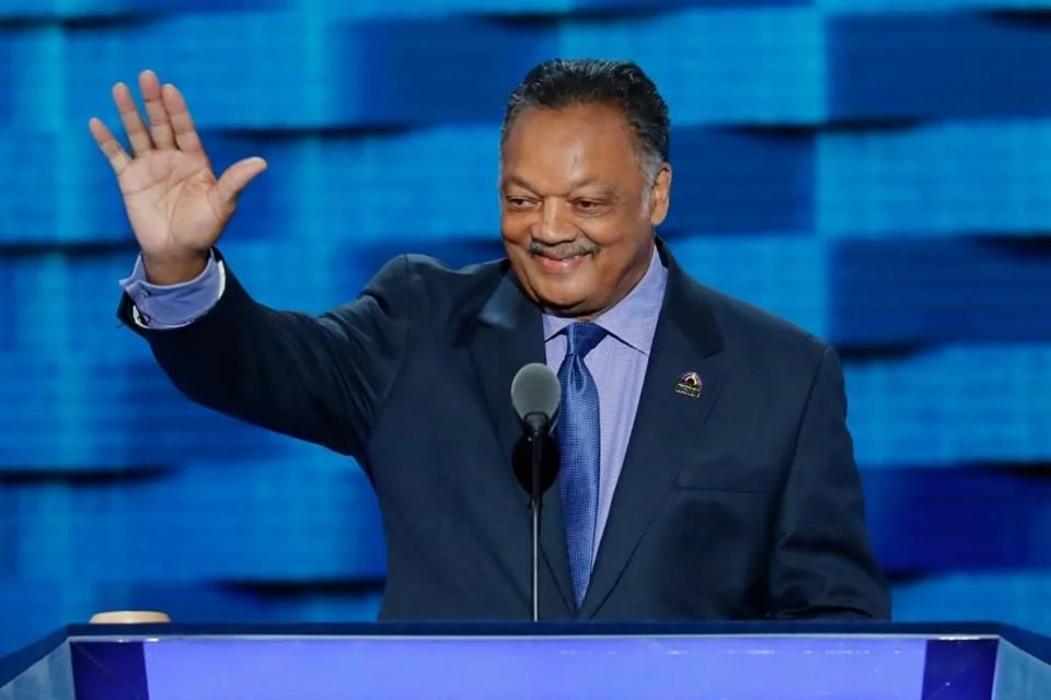 La figura del activismo en Estados Unidos, Jesse Jackson, murió a los 84 años.