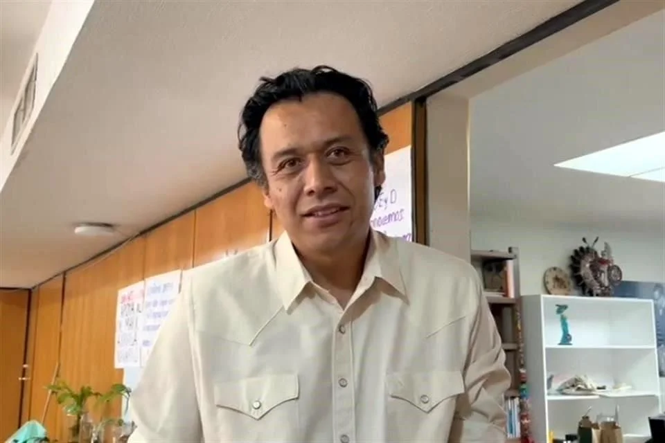 Arriaga asegura que piden la renuncia del Director de Materiales Educativos.