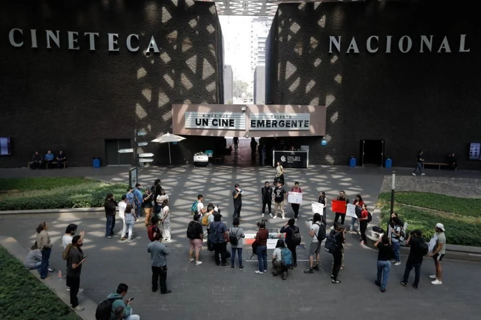 Amenaza de huelga por presunta persecución en la Cineteca.