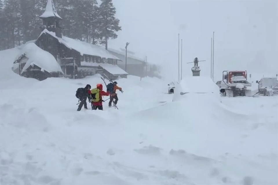 Avalancha mortal en California: ocho esquiadores pierden la vida.
