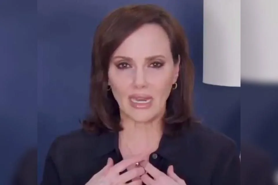 Arriaga es acusado por Téllez de usar los materiales educativos con fines políticos.