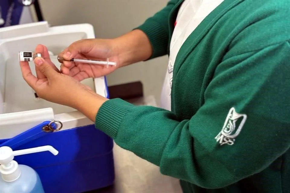 Campaña de inmunización contra el sarampión en centros médicos del IMSS durante el fin de semana.