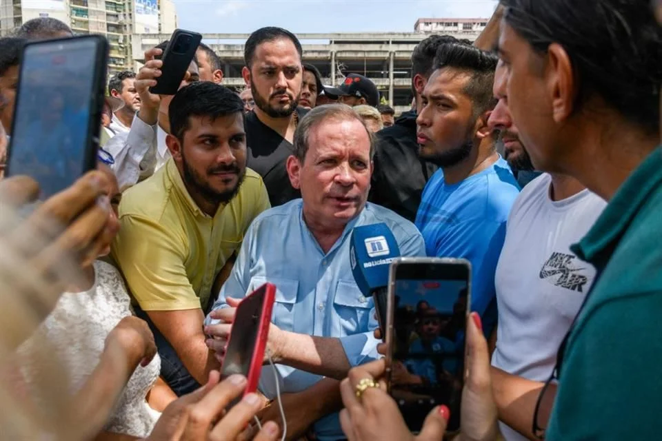 Liberan a opositor cercano a Machado por ley de amnistía.