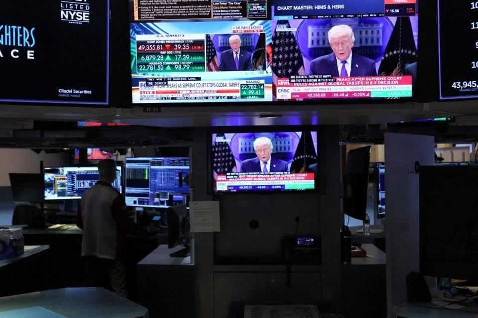 Mercados estadounidenses caen por alza de tributos globales.