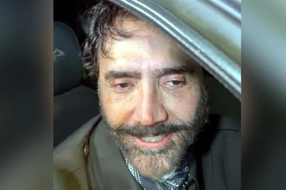 El romance eterno de Alejandro Fernández precede al altar. El romance eterno de Alejandro Fernández precede al altar.