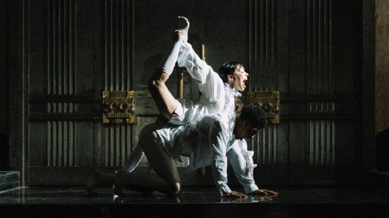 Bellas Artes se ilumina con arte y danza.
