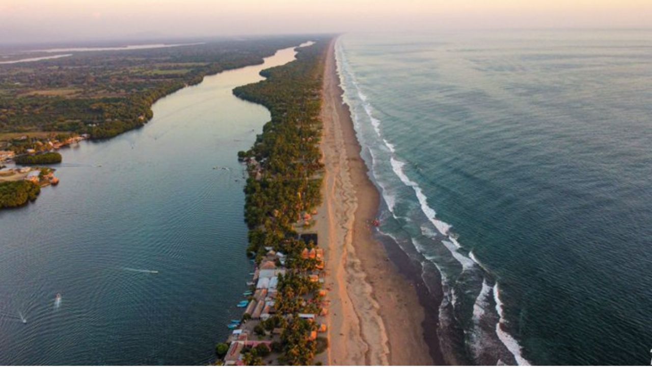 El encuentro del río y el mar en Chiapas.