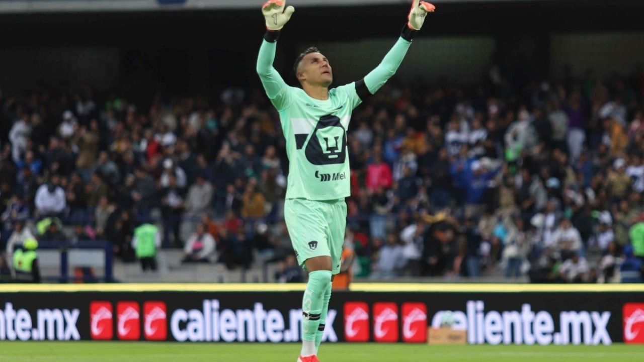 El equipo felino domina en casa, con Angulo brillando en su debut goleador y extendiendo la hegemonía sobre Rayados.