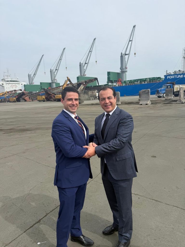 El responsable de comercio exterior visita Guaymas, Sonora.