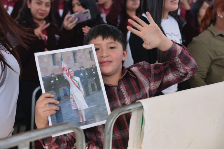 Sheinbaum inaugura preparatoria técnica, comprometiendo dos adicionales para Nuevo León en 2026.