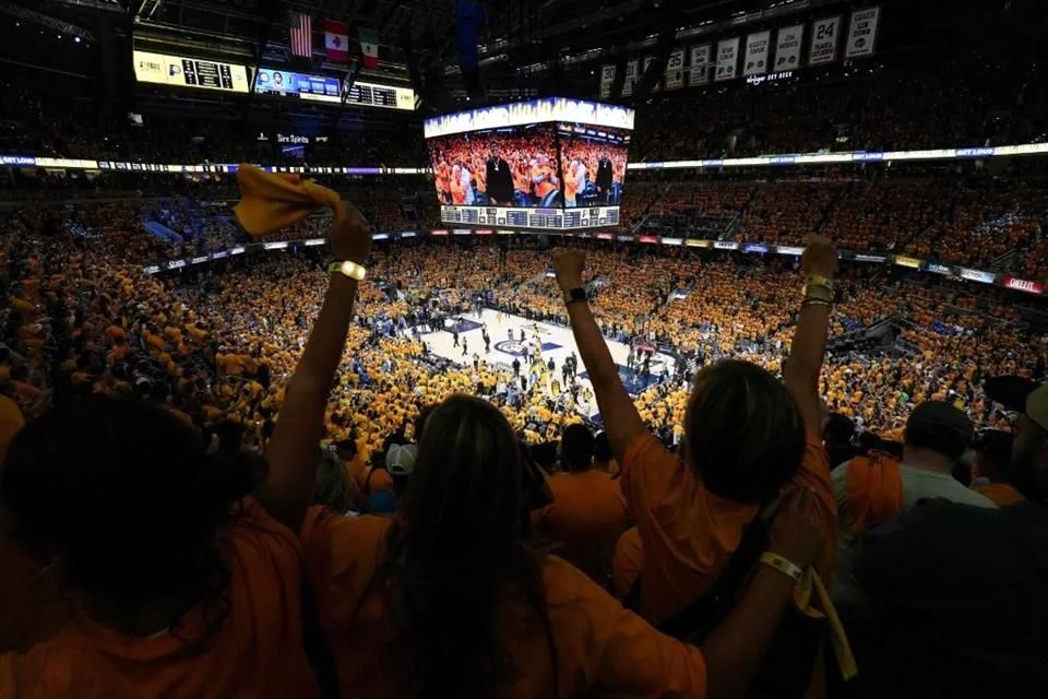 Analizan el desarrollo de la liga de baloncesto profesional.