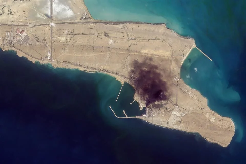 La Armada estadounidense destruye nueve navíos iraníes y una instalación naval en Irán. La Armada estadounidense destruye nueve navíos iraníes y una instalación naval en Irán.