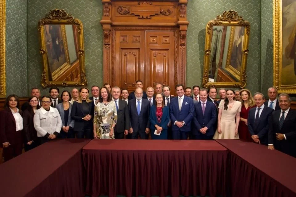 Sheinbaum se reúne con empresarios para discutir el porvenir de México.