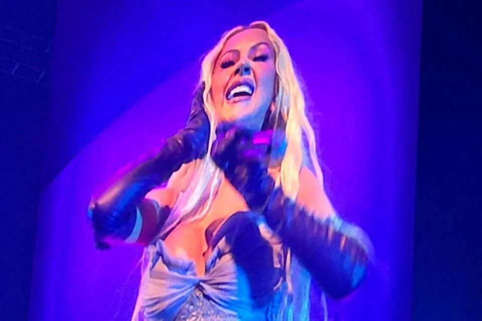 Christina Aguilera expresa su gratitud por el cariño y la afición de sus fans mexicanos.