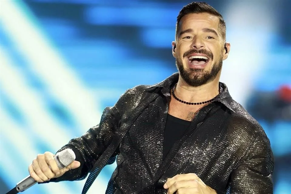 Ricky Martin deslumbra con una actuación magnética y enérgica.