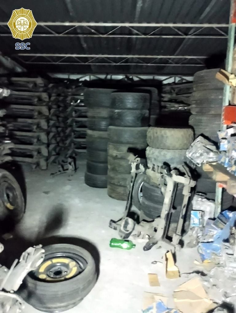 Cae banda de roba autos en GAM