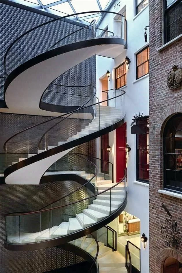 Foster amplía su icónica escalera