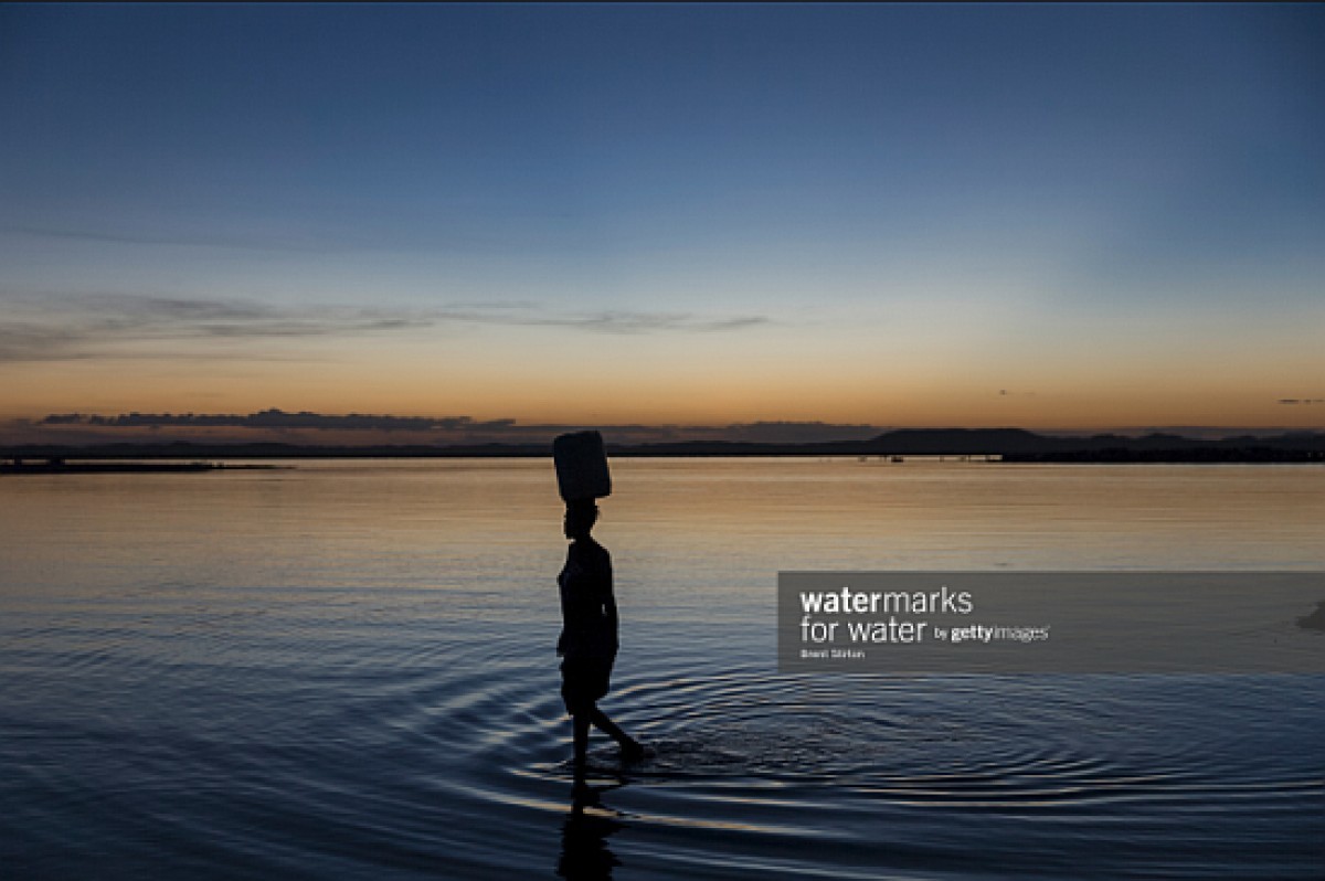 Фото без водяных знаков. Фотографии с водяными знаками. Водный знак на фотографии. Водяной знак вода. Вотермарк на фото.