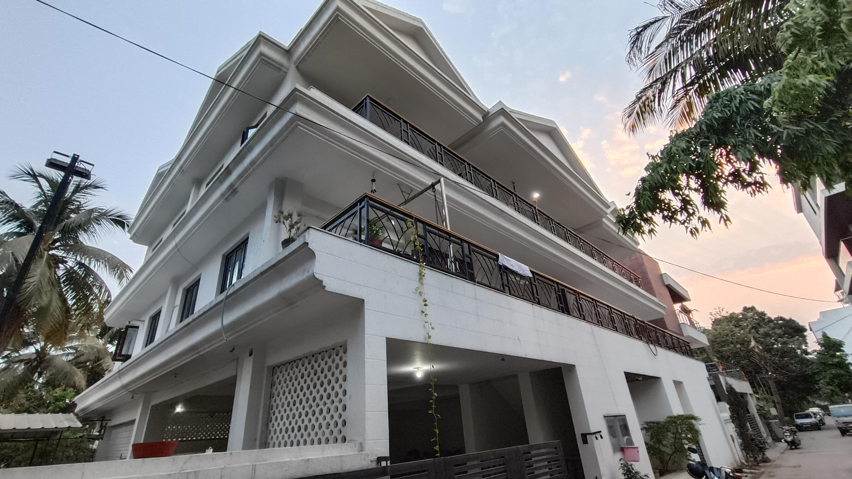 Luxury 6 BHK Bungalow for Sale in Surat | 465 Sq.Yd