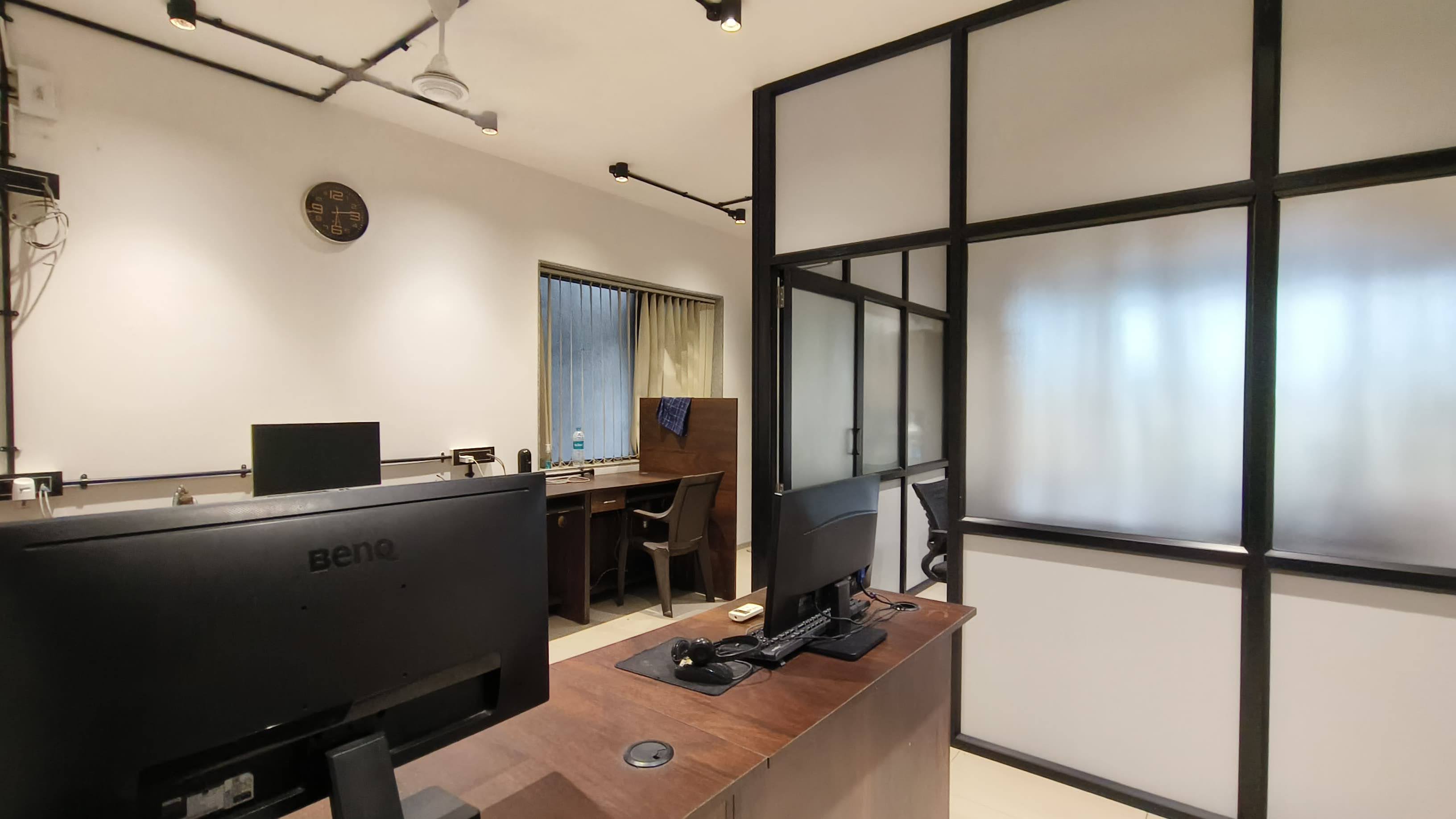 Commercial Office Space for Rent in Surat | 526 Sq.Ft