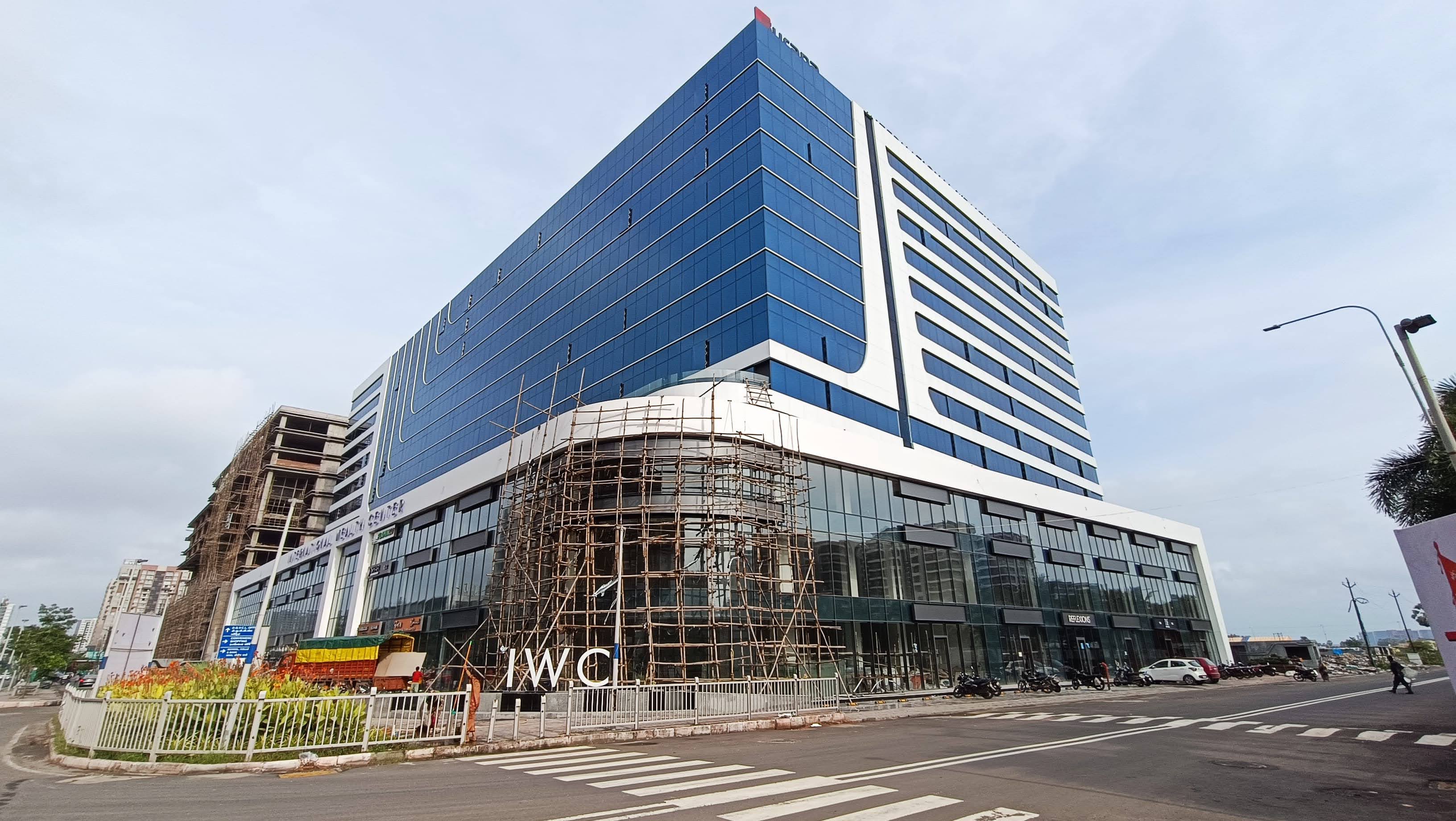 Premium Office Space for Rent in Surat | 2050 Sq.Ft