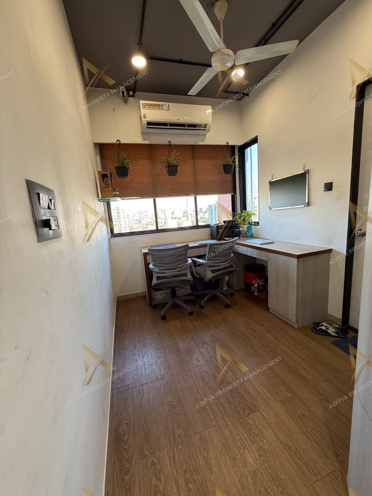 Fully Furnished Office For Rent - Vesu Main Road, Surat. in Vesu, Surat — photo 6 of 6