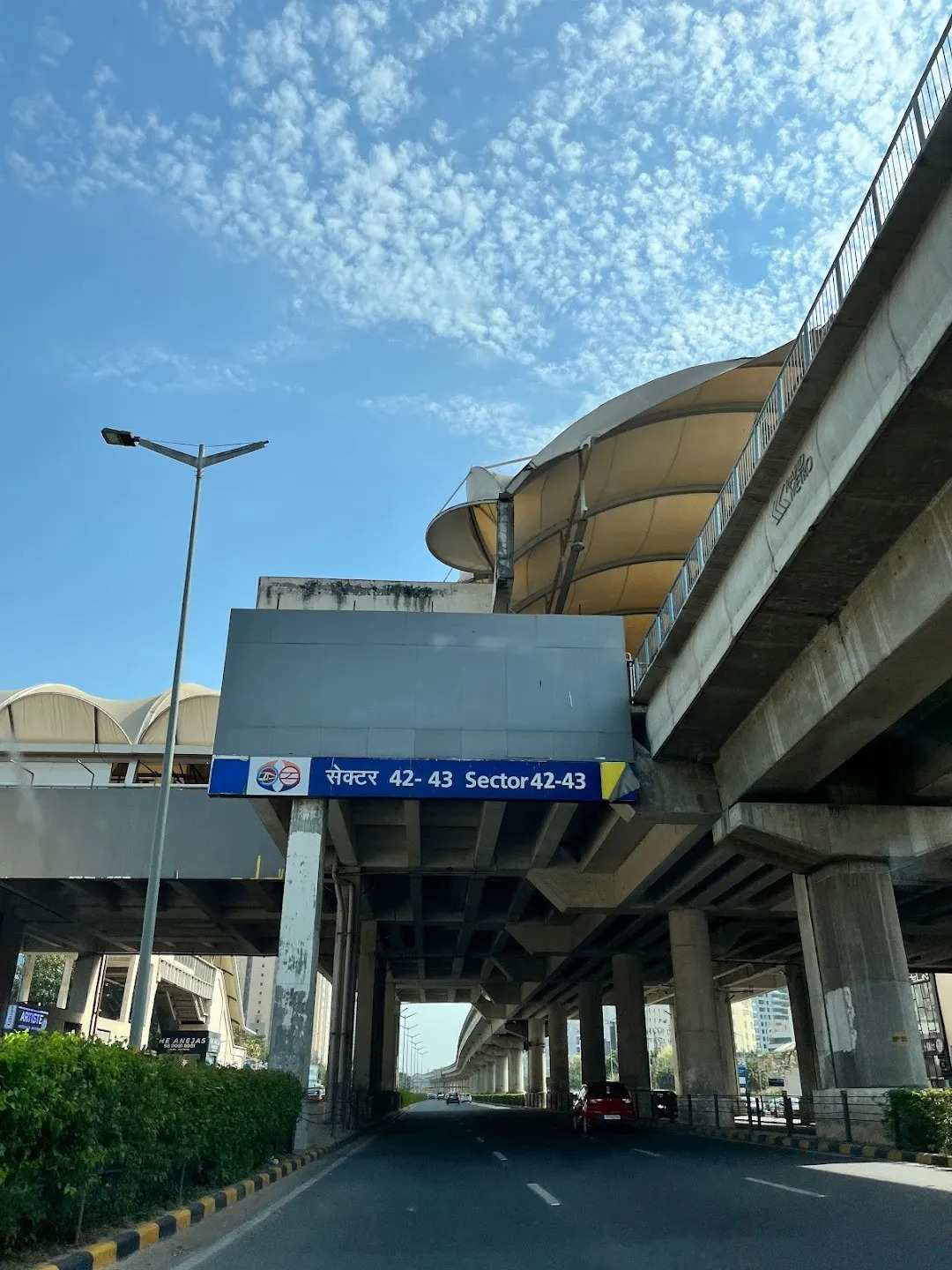 Metro station near Golf Course Rd
