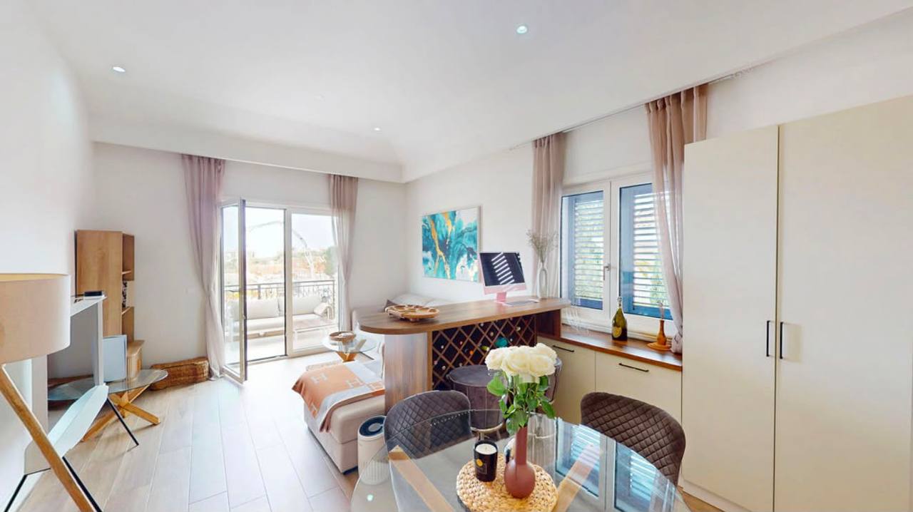 Voll möbliertes 1-Schlafzimmer-Apartment, 59 m², hohe Decken, italienische Möbel — Luštica Bay 6