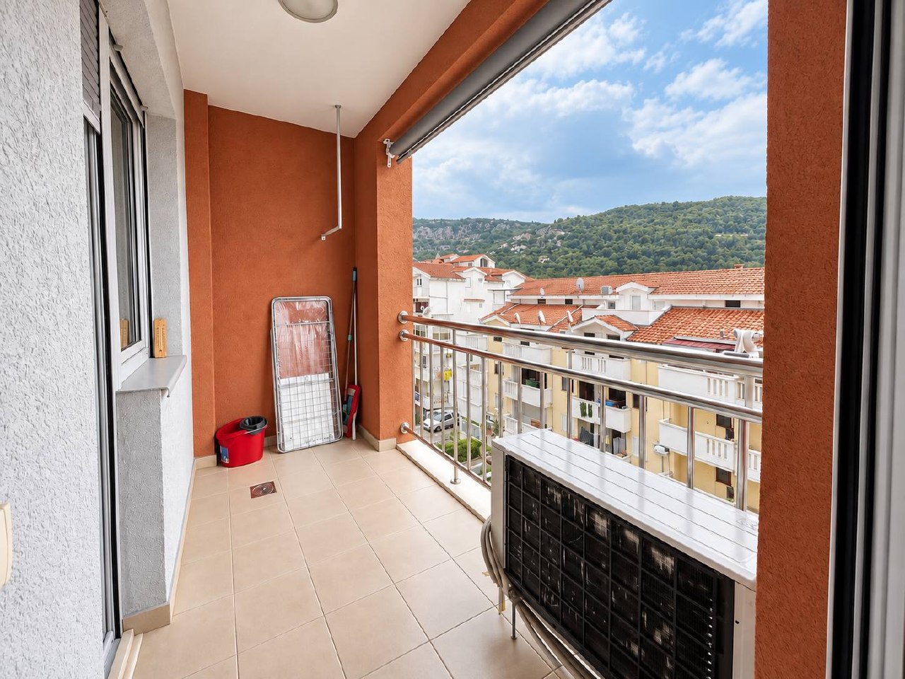 1-bedroom apartment 51 m² for yearly rent, 5th floor with lift, 500 m from the sea — Rozino, Budva 4