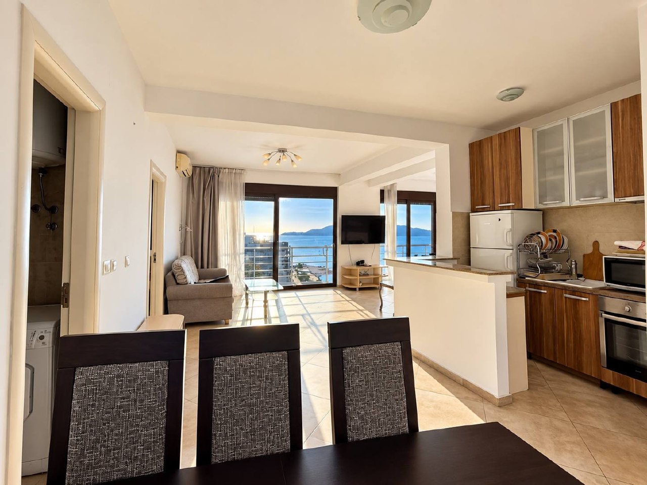 2-bedroom apartment 68 m² with sea view from every room, 20 m from the beach — Rafailovići, Budva 3