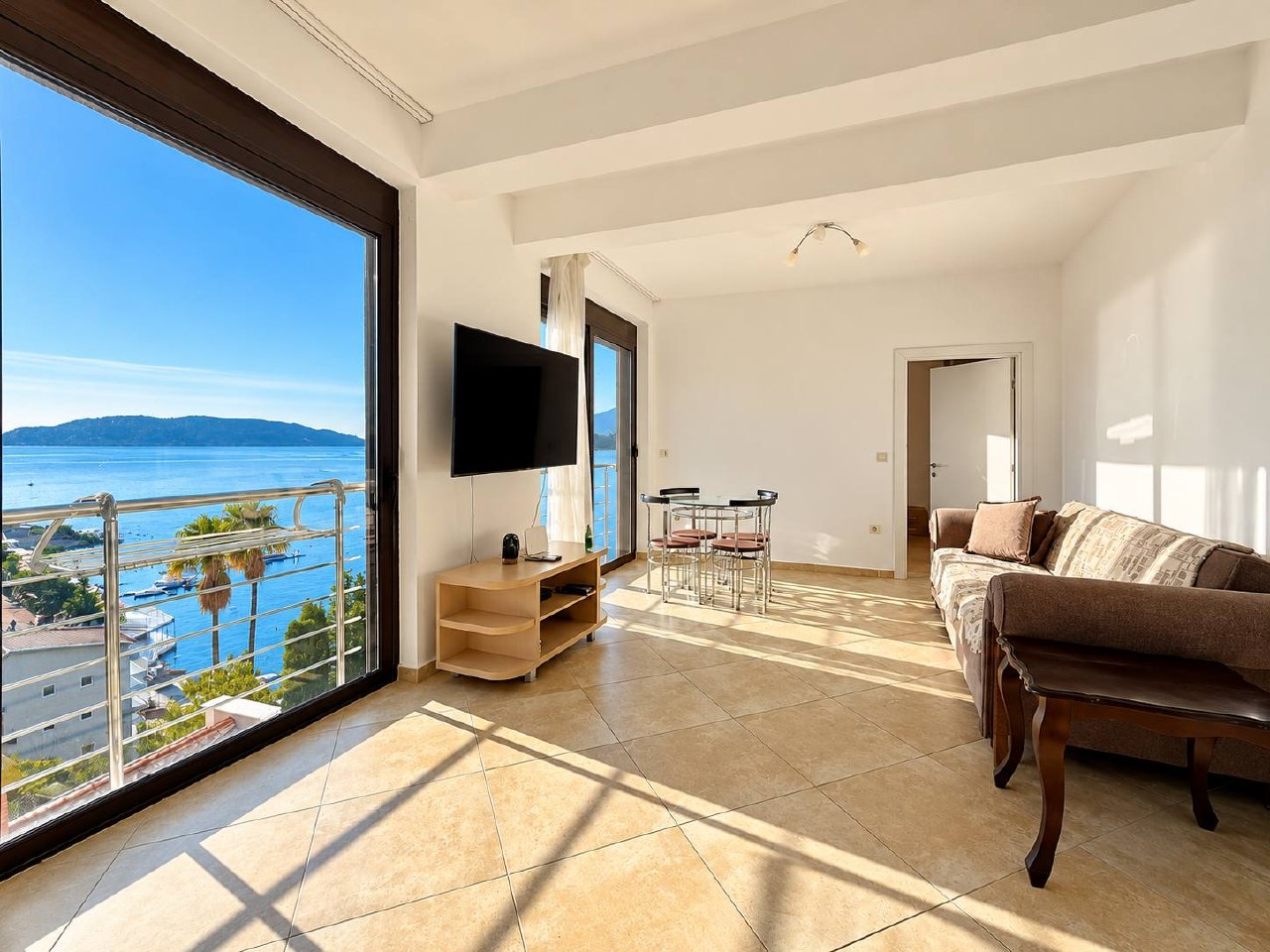 2-bedroom apartment 68 m² with sea view from every room, 20 m from the beach — Rafailovići, Budva 4