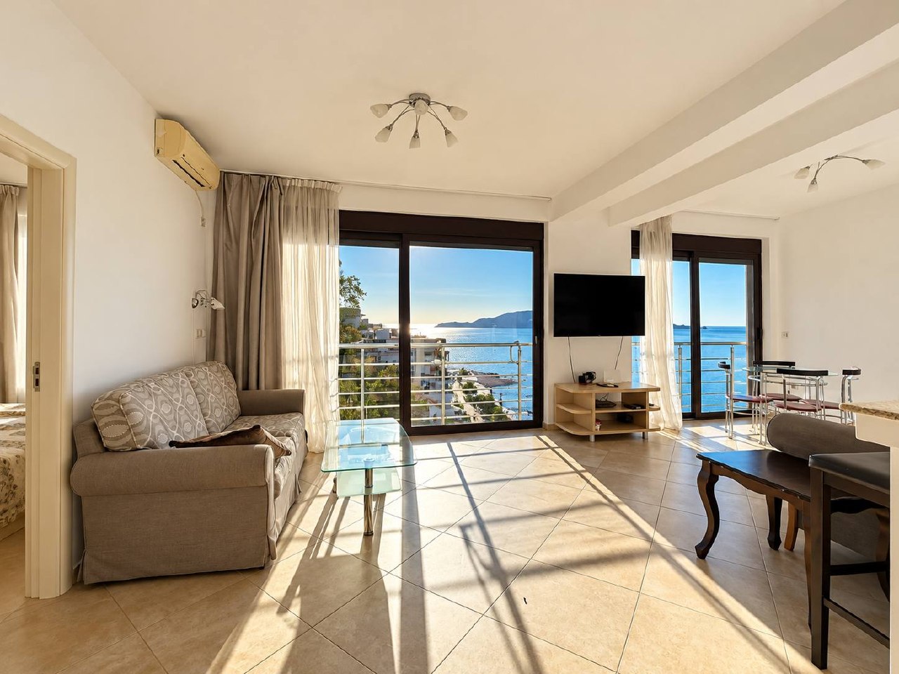 2-bedroom apartment 68 m² with sea view from every room, 20 m from the beach — Rafailovići, Budva 5