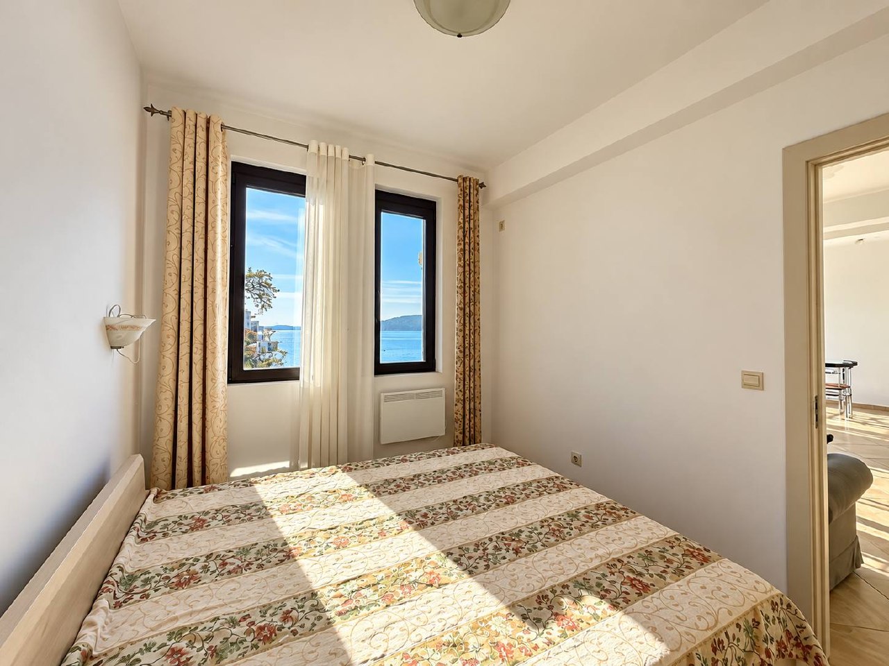 2-bedroom apartment 68 m² with sea view from every room, 20 m from the beach — Rafailovići, Budva 8