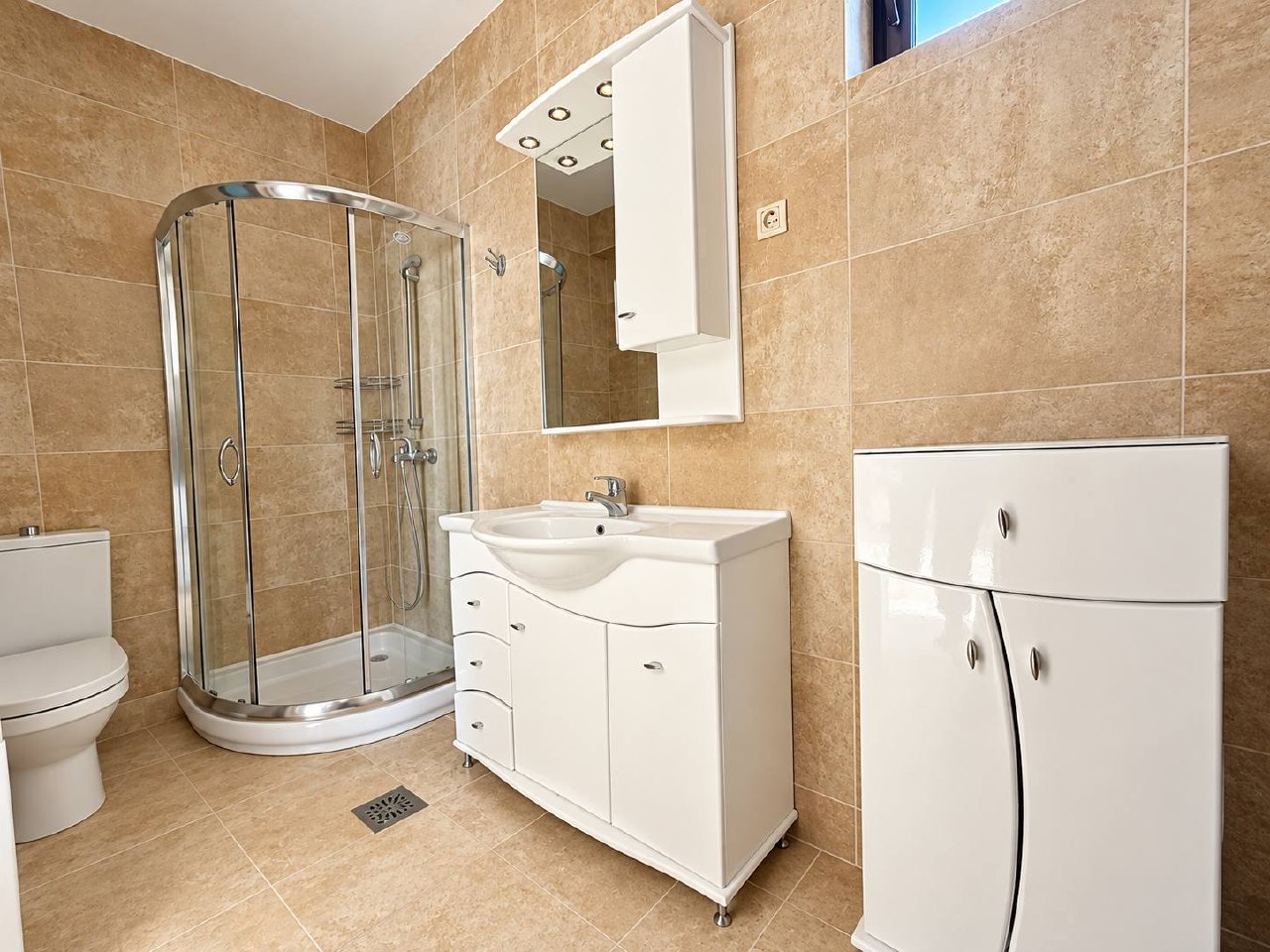 2-bedroom apartment 68 m² with sea view from every room, 20 m from the beach — Rafailovići, Budva 10