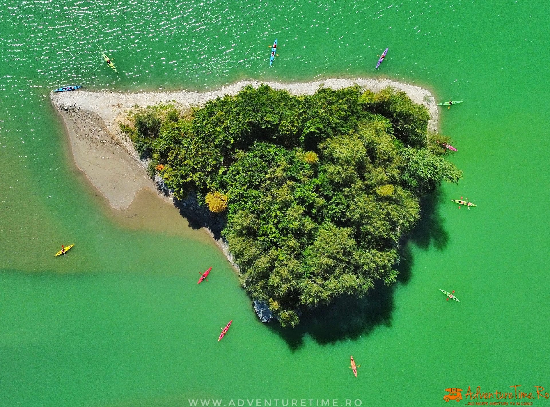Exploram Lacul Paltinu din Caiace
